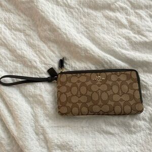 Perfect condition Coach clutch/wristlet wallet bag